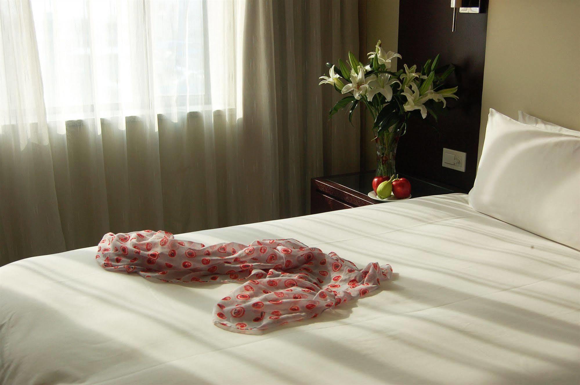 Narada Boutique Hotel Yiwu Huafeng Экстерьер фото